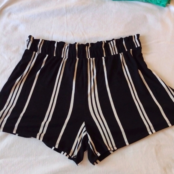 Rue21 Pants - Rue 21 + 2x black white striped shorts